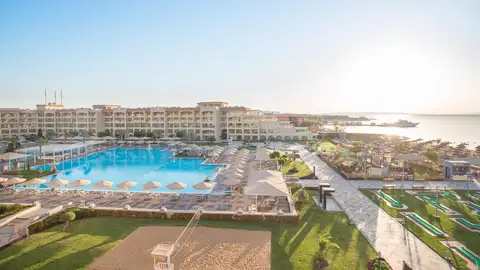 Pickalbatros dana beach in Hurghada met uitzicht op de oceaan en zwembaden die ze hebben