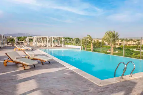 Hotel Jaz Aquaviva Hurghada zwembad met ligbedjes