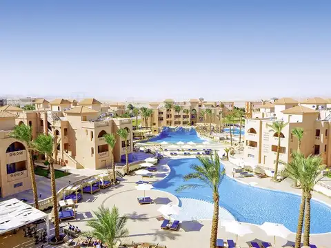 Pickalbatros Aqua Blu Resort Hurghada zwembaden met palmbomen