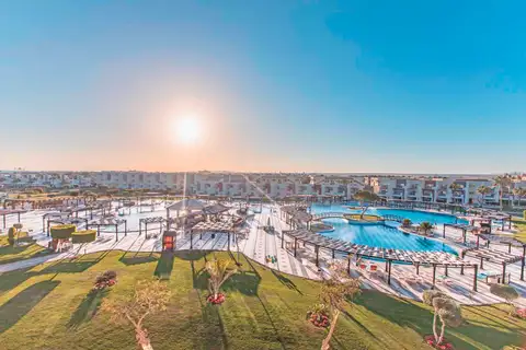 Sunrise Grand Select Crystal Bay Resort in Hurghada
