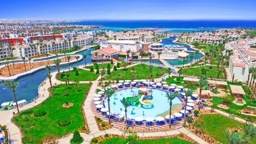 Overzicht van Pickalbatros dana beach in Hurghada bovenaanzicht met uitzicht over het hele resort heen