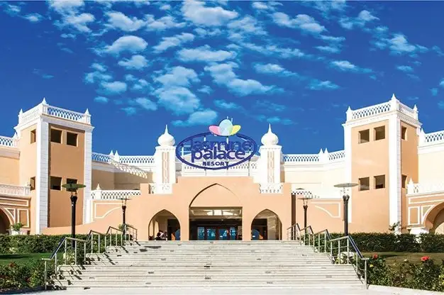 jasmine palace resort in hurghada voorkant als je aankomt bij het resort