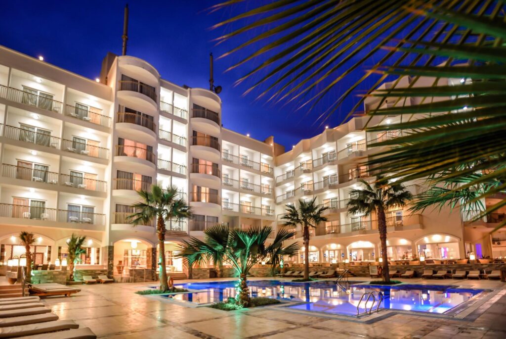Royal Star Beach Resort Hurghada in de avond