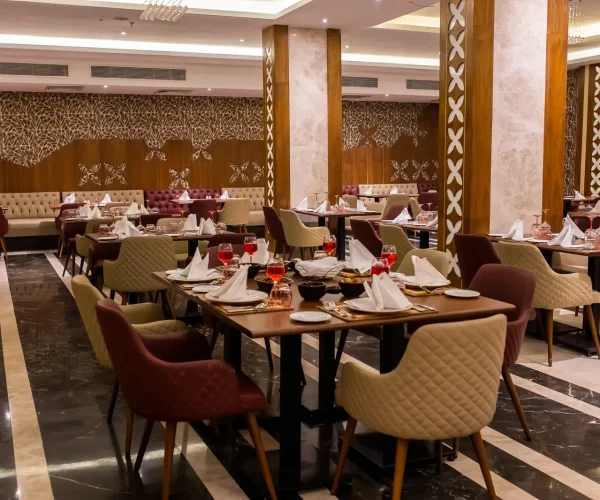 bellagio beach resort and spa in een van de restaurants waar mensen kunnen eten
