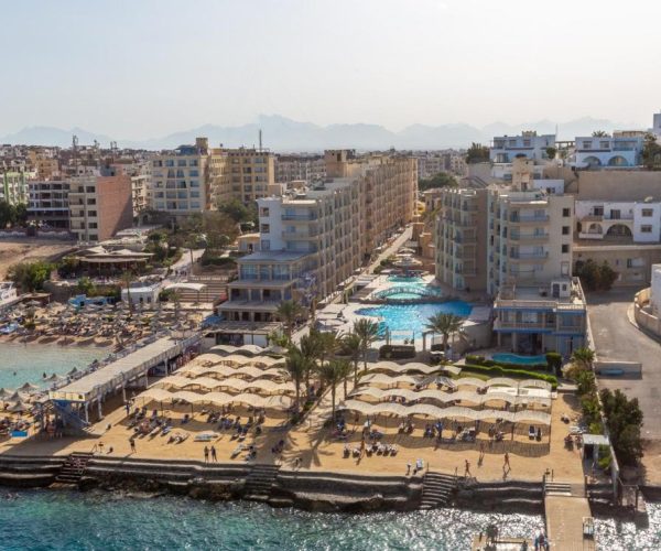 king tut resort in hurghada bovenaanzicht van het resort vanaf de zee